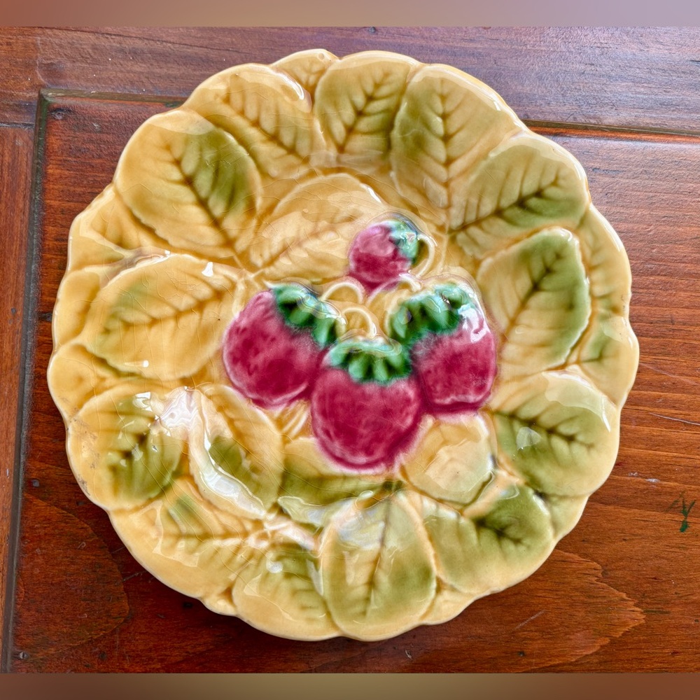 Antique/vintage Sarreguemines French majolica plates, 4 in excellent condition. - Picture 2 of 6